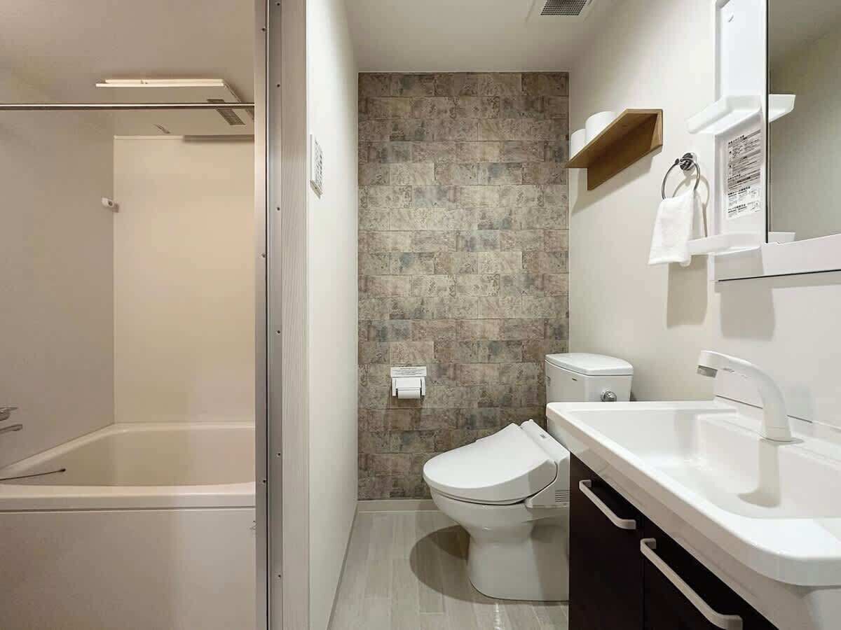 Bathtub, hair dryer, towels, soap