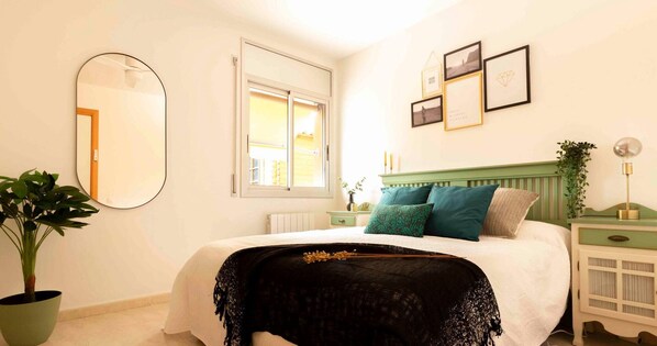 3 slaapkamers, een strijkplank/strijkijzer, gratis wifi, beddengoed