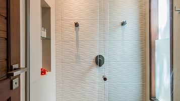 Traditional Suite | 1 bedroom, minibar, individually furnished, soundproofing