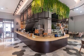 Dining - OYO 3216 Ellegan Residence (South Tangerang)