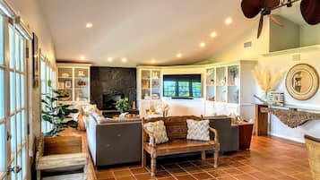 TV, Netflix, Hulu, streaming services