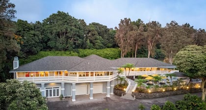 Secluded B&B Elegance on 3 Acres: 4 King Suites, Minutes from Beach & Kona!!