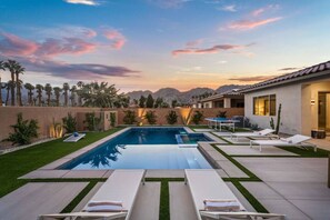A heated pool - Dolce Vita!  New home (Pga West Stadium Course!) (La Quinta)