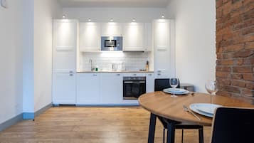 Classic Apartment | Private kitchen | Microwave, oven, stovetop, electric kettle