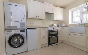 Kühlschrank, Ofen, Herdplatte, Geschirrspüler