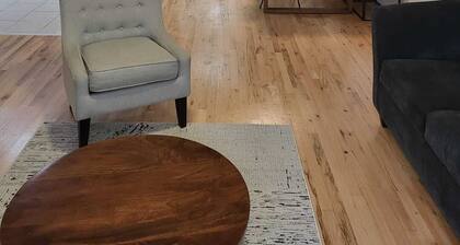 Upscale & Elevated - 3BR 2BA