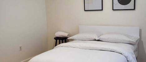 3 habitaciones, escritorio, wifi gratis y ropa de cama