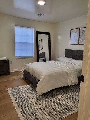 3 bedrooms, desk, free WiFi, bed sheets