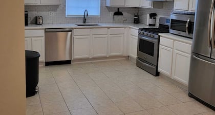 Upscale & Elevated - 3BR 2BA