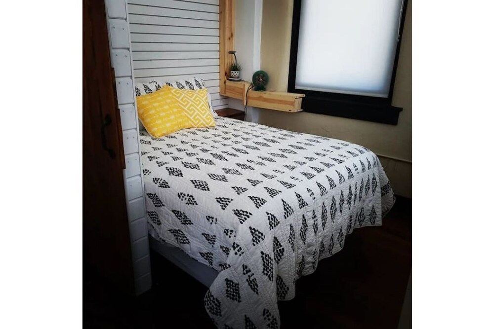 The Wayne Byrd Nest 117 W 2nd St. Wayne, NE Wayne Vrbo