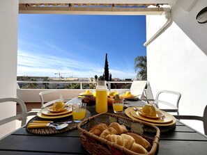Outdoor dining - VILAMOURA COLORS WITH POOL by HOMING (Vilamoura)