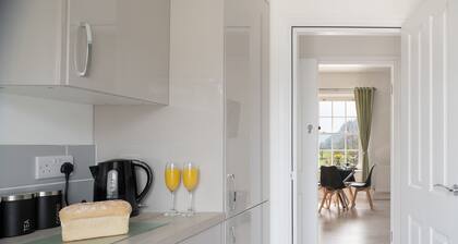 Stunning 2 Bedroom Apartment