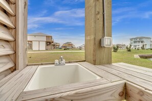 Combined shower/bathtub