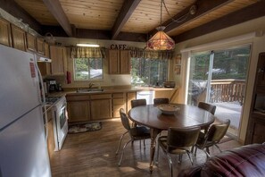 House, 3 Bedrooms | Private kitchen | Fridge, coffee/tea maker, toaster