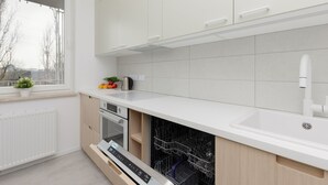 Microwave, dishwasher, cookware/dishes/utensils - Gumińska With Balcony by Renters (Warsaw)