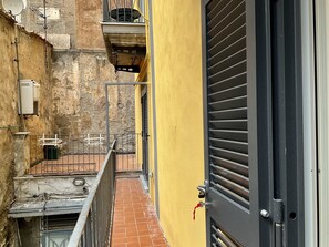 Deluxe Quadruple Room | Terrace/patio - A Room de Scugnizzi (Naples)