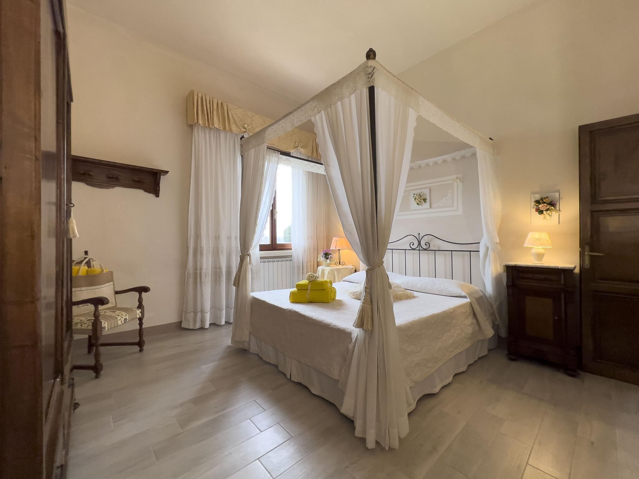 4 bedrooms, iron/ironing board, Internet