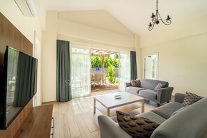 Flat-screen TV - SunTeos Villa Suites (Fethiye)