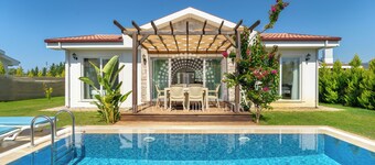 SunTeos Villa Suites