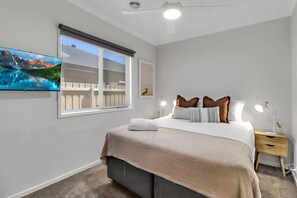 5 bedrooms, desk, iron/ironing board, travel cot