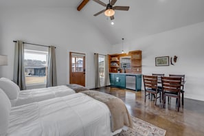 5 bedrooms, WiFi, bed sheets