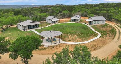 Blue Truck Ranch-6 Acres 3 Cottages FIRE PIT!