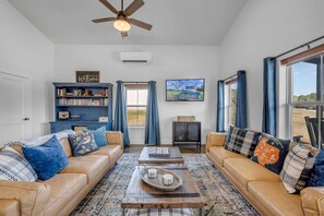 Smart TV, tenis de mesa, libros y oficina 