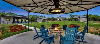 Blue Truck Ranch-6 Acres 3 Cottages FIRE PIT!