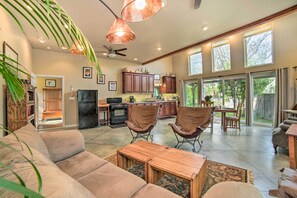 TV, DVD player, books, video library - 'Hilltop Loft' Ukiah Vacation Rental! (Ukiah)