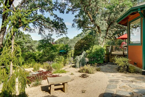 'Hilltop Loft' Ukiah Vacation Rental!