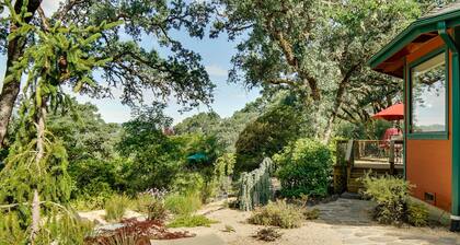 'Hilltop Loft' Ukiah Vacation Rental!