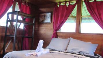 Romantic Cabin, 1 Bedroom, Mountain View, Mountainside | Dihias secara berasingan, dilengkapkan perabot secara berasingan