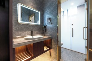 Bathroom - Nostalgia S Hotel(Chengdu  KuanZhai Alley） (Chengdu)