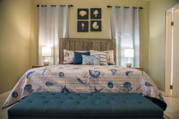 2 bedrooms, desk, iron/ironing board, WiFi