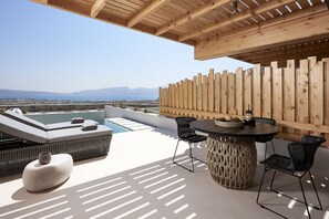 Chambre supérieure, piscine privée, vue sur la mer | Vue de la chambre
