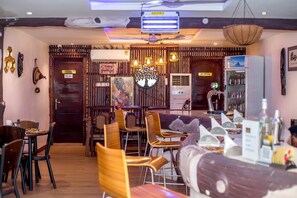 Dining - ADESHIE FIE HOTEL (Tarkwa)