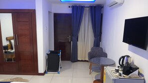 Standard Room, Smoking