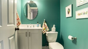 Doccia, asciugacapelli, asciugamani, sapone