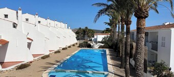 Fantastic house with community pool