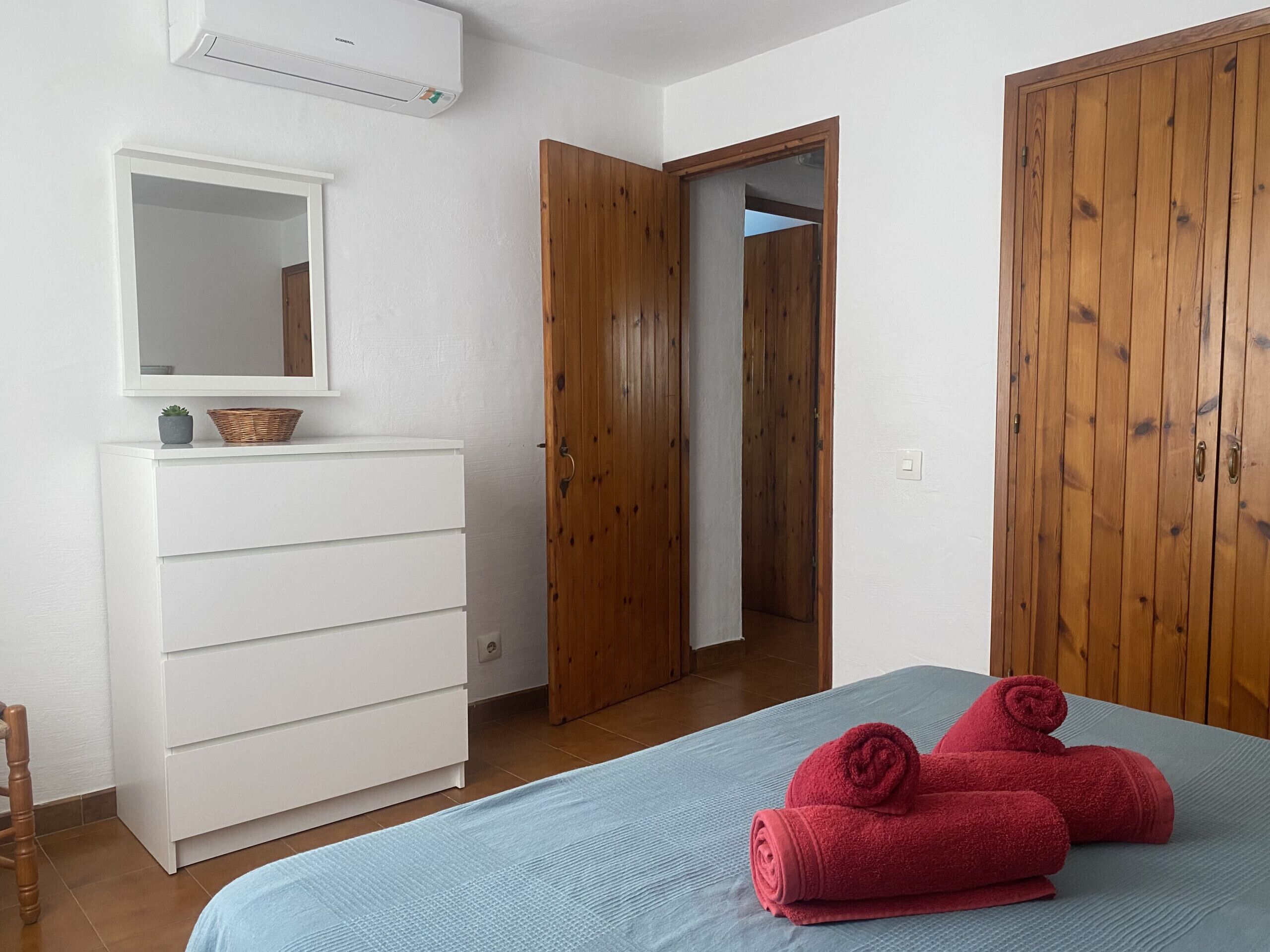 3 chambres, fer et planche à repasser, lit parapluie, Wi-Fi gratuit