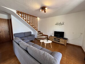 TV - Fantastic house with community pool (Fornells)