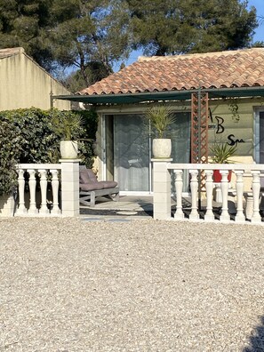 Terrace/patio - Villa provence PISCINE SPA JACUZZI (Beaucaire)