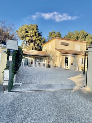 Exterior - Villa provence PISCINE SPA JACUZZI (Beaucaire)