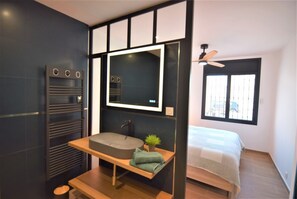 3 slaapkamers, een strijkplank/strijkijzer, gratis wifi