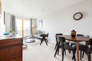 Dining - 2 Bed Flat with Balcony in Wimbledon (London)