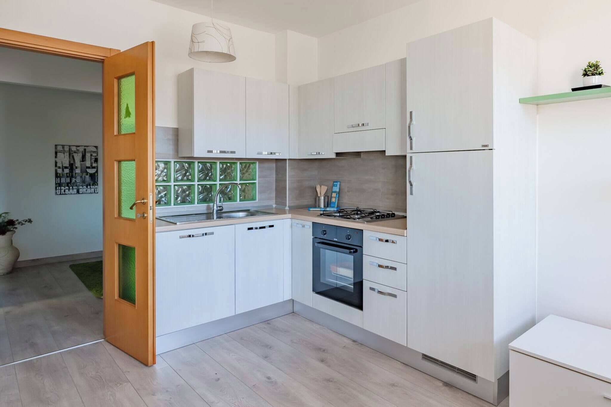 Kühlschrank, Ofen, Herdplatte, Geschirrspüler