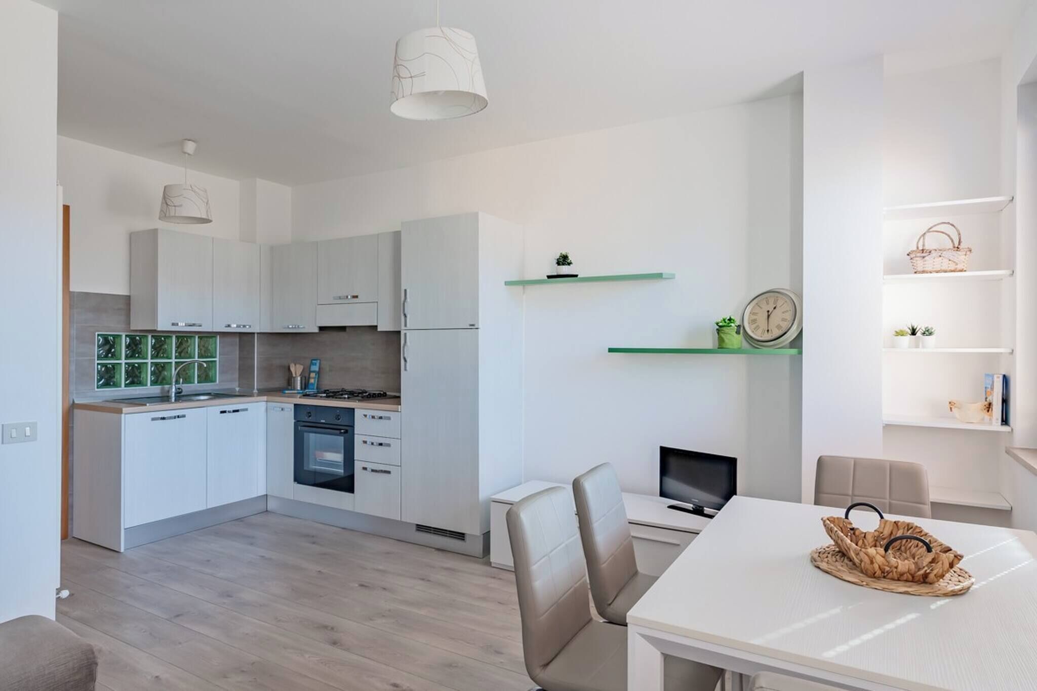 Réfrigérateur, four, plaque de cuisson, lave-vaisselle