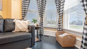 Télévision, jeux vidéo, espaces bureaux