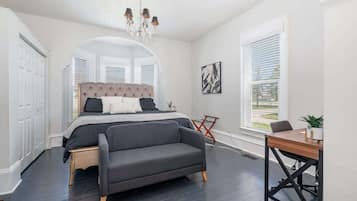 1 bedroom, desk, iron/ironing board, WiFi