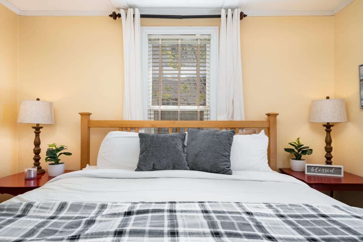 2 chambres, fer et planche à repasser, Wi-Fi, draps fournis